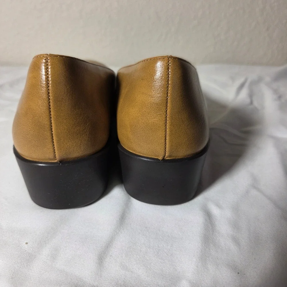 LifeStride Soft System Tan Faux Leather Wedge Pumps Pleated Round Toe 8.5M